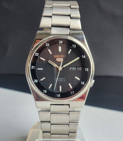 Vintage 1985 Original Seiko 5 Automatic 7009-3161 Black Face 17 Jewels Day-Date Japanese Men's Wrist Watch ET86