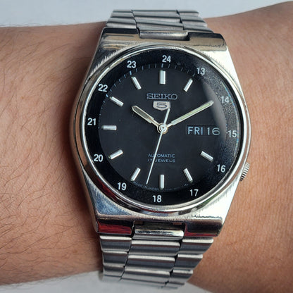 Vintage 1985 Original Seiko 5 Automatic 7009-3161 Black Face 17 Jewels Day-Date Japanese Men's Wrist Watch ET86