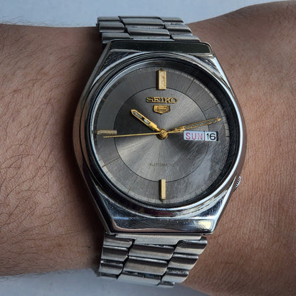 Vintage 1982 Original Seiko 5 Automatic 6309-8920 Grey Face 17 Jewels Day-Date Japanese Men's Wrist Watch ET88