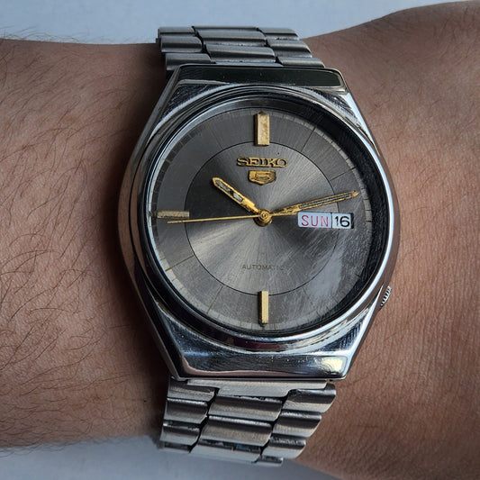 Vintage 1982 Original Seiko 5 Automatic 6309-8920 Grey Face 17 Jewels Day-Date Japanese Men's Wrist Watch ET88