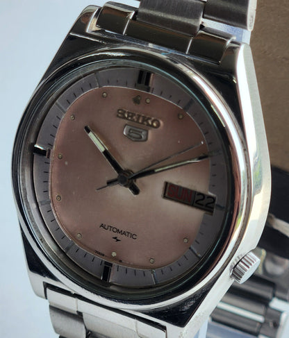 Vintage 1983 Original Seiko 5 Automatic 7009-876A Peach Face 17 Jewels Day-Date Japanese Men's Wrist Watch ET90