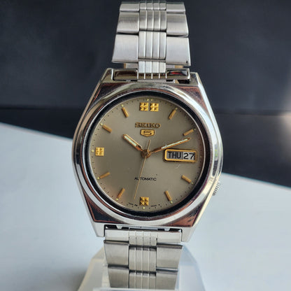 Vintage 1982 Original Seiko 5 Automatic 7009-876J Grey Face 17 Jewels Day-Date Japanese Men's Wrist Watch ET91