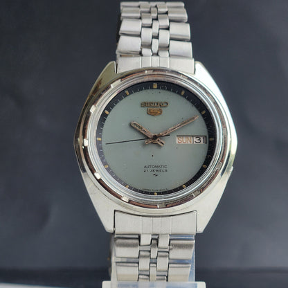 Vintage 1977 Original Seiko 5 Automatic 7019-8080 Grey Face 21 Jewels Day-Date Japanese Men's Wrist Watch ET93