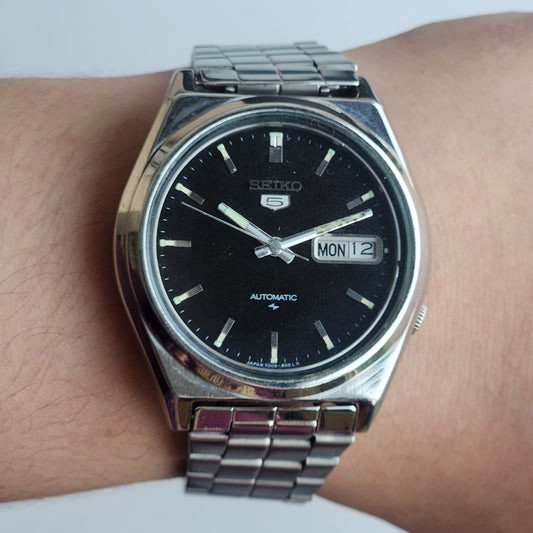 Vintage 1977 Original Seiko 5 Automatic 7009-8761 Black Face 17 Jewels Day-Date Japanese Men's Wrist Watch ET108