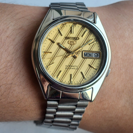 Vintage 1975 Original Seiko 5 Automatic 7019-6081 Golden Face 21 Jewels Day-Date Japanese Men's Wrist Watch ET109