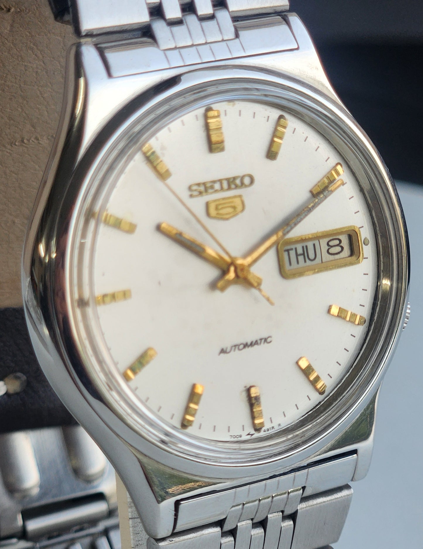 Vintage 1976 Original Seiko 5 Automatic 7009-3050 White Face 17 Jewels Day-Date Japanese Men's Wrist Watch ET113