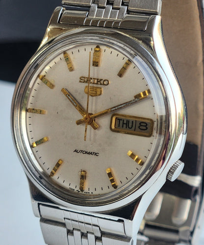 Vintage 1976 Original Seiko 5 Automatic 7009-3050 White Face 17 Jewels Day-Date Japanese Men's Wrist Watch ET113