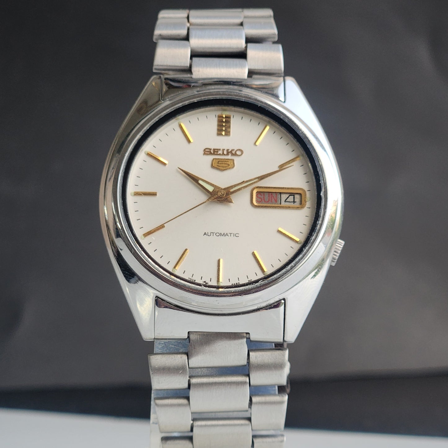 Vintage 1985 Original Seiko 5 Automatic 7009-3040 White Face 17 Jewels Day-Date Japanese Men's Wrist Watch ET114