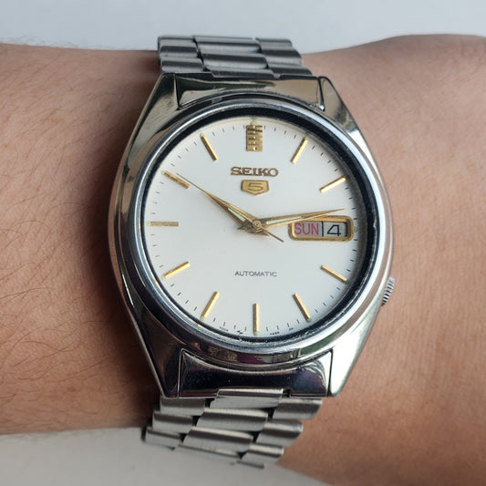 Vintage 1985 Original Seiko 5 Automatic 7009-3040 White Face 17 Jewels Day-Date Japanese Men's Wrist Watch ET114