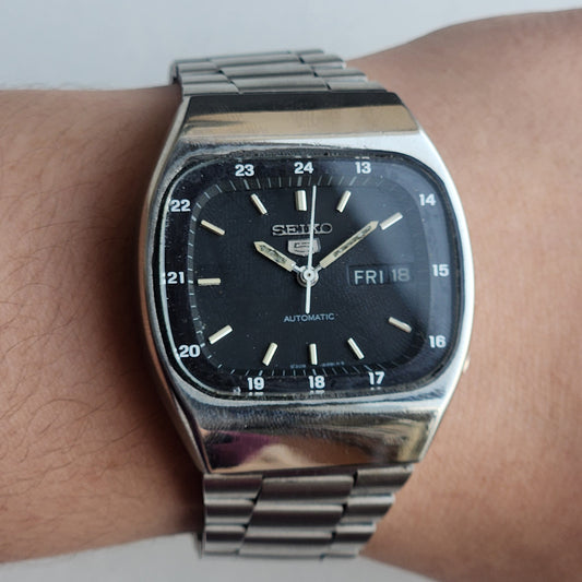 Vintage 1983 Original Seiko 5 Automatic 6309-523A Black Face 17 Jewels Day-Date Japanese Men's Wrist Watch ET115