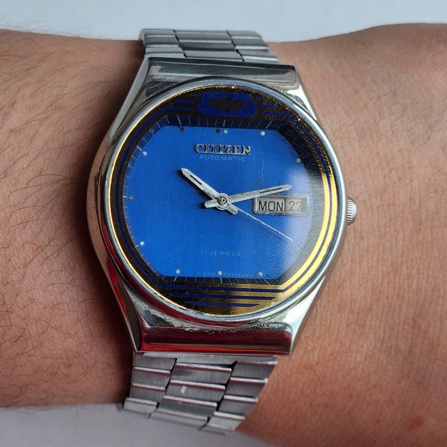 Vintage 1981 Original Citizen Automatic 8200 Blue Face 21 Jewels Day-Date Japanese Men's Wrist Watch EG150