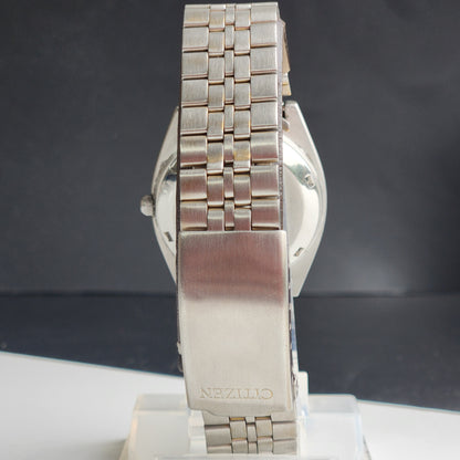 Vintage 1983 Original Citizen Automatic 8200 Blue Face 21 Jewels Day-Date Japanese Men's Wrist Watch EG183