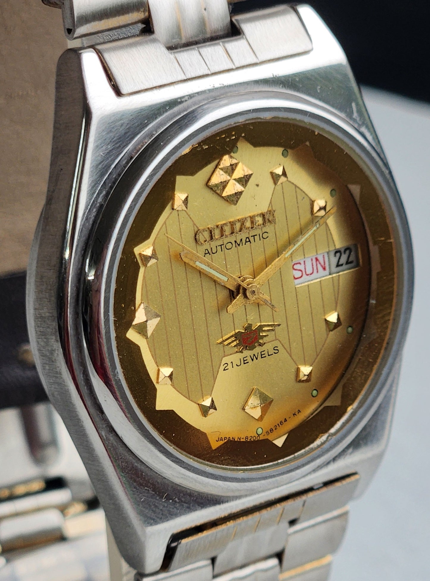 Vintage 1982 Original Citizen Automatic 8200 Golden Face 21 Jewels Day-Date Japanese Men's Wrist Watch EG186