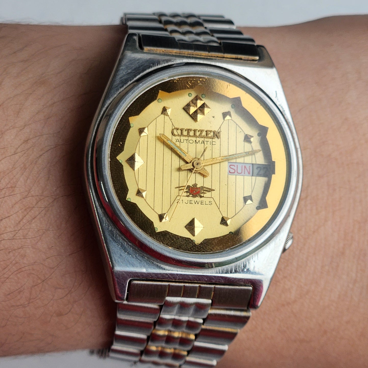 Vintage 1982 Original Citizen Automatic 8200 Golden Face 21 Jewels Day-Date Japanese Men's Wrist Watch EG186