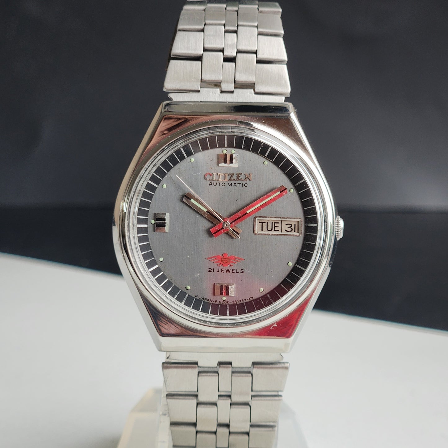 Vintage 1979 Original Citizen Automatic 8200 Grey Face 21 Jewels Day-Date Japanese Men's Wrist Watch EG187