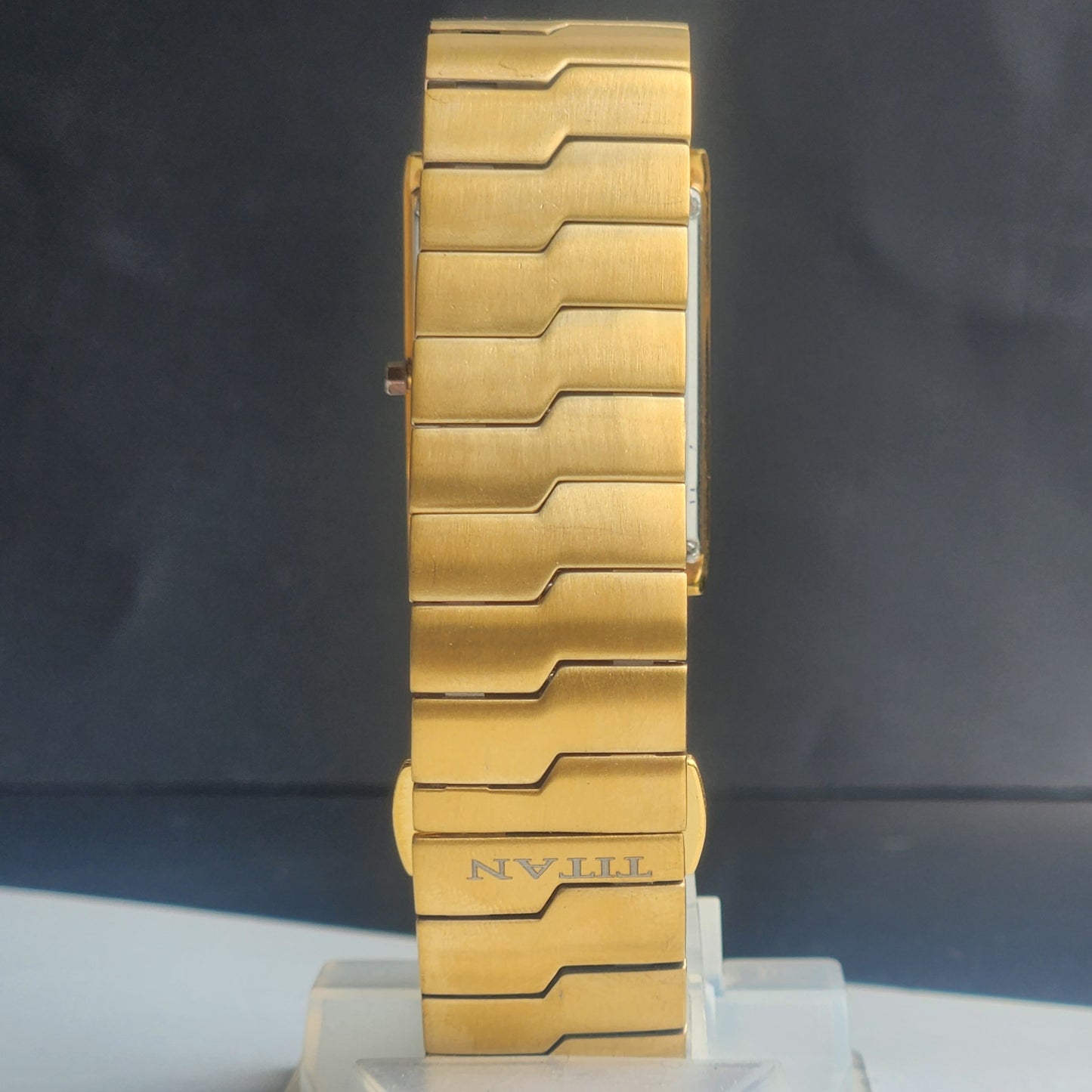 Original TITAN EDGE 1043YCD31 Rectangular Golden Face 25MM Case Men's Watch H64
