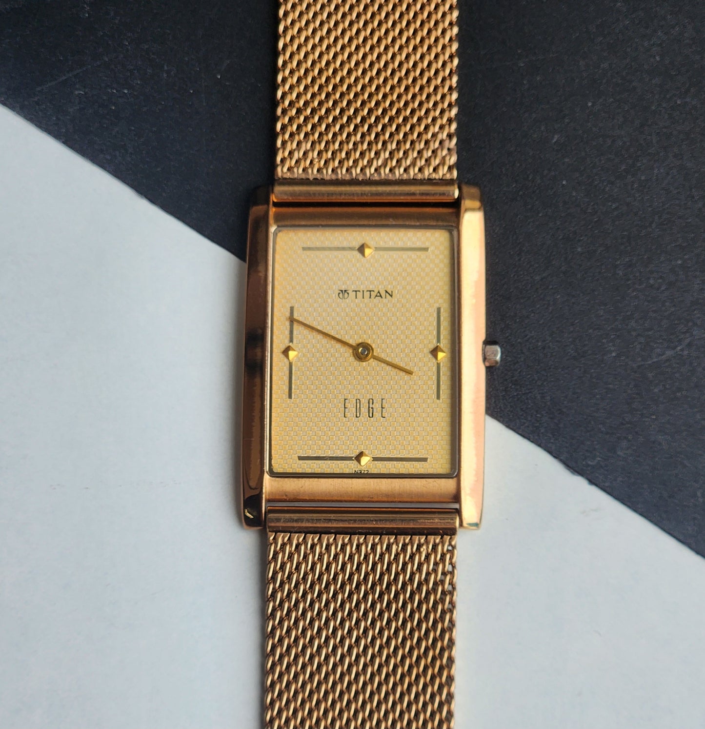 Original TITAN EDGE 679YAC Rectangular Golden Face 25MM Case Men's Watch H68