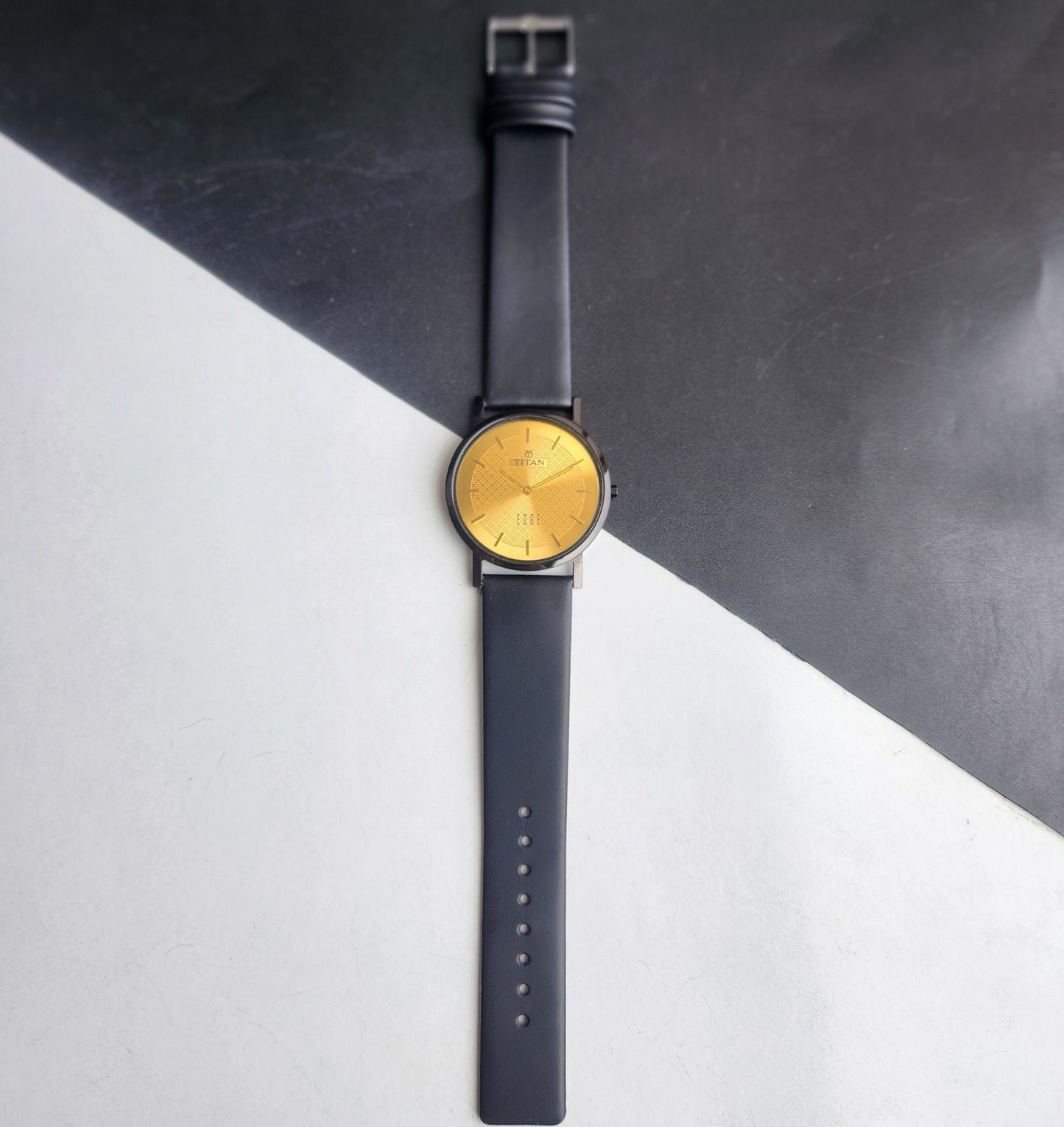Original TITAN EDGE 1595WAA34 Round Golden Face 38MM Case Men's Watch H69