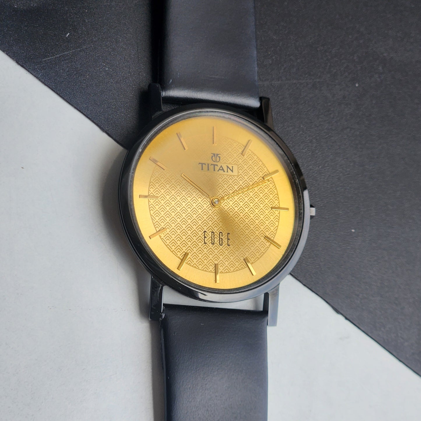 Original TITAN EDGE 1595WAA34 Round Golden Face 38MM Case Men's Watch H69