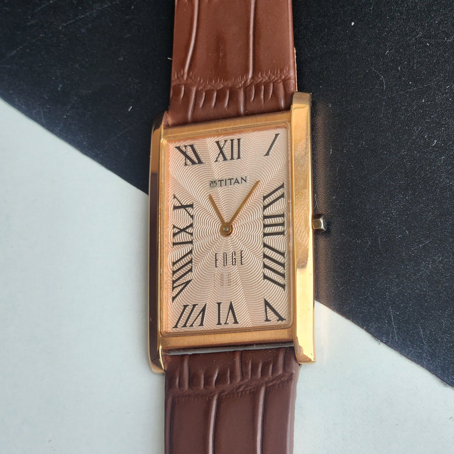 Original TITAN EDGE 151YAA Rectangular Peach Face 28MM Case Men's Watch H72