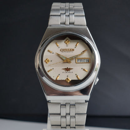 Vintage 1977 Original Citizen Automatic 8200 Off White Face 21 Jewels Day-Date Japanese Men's Wrist Watch EA04