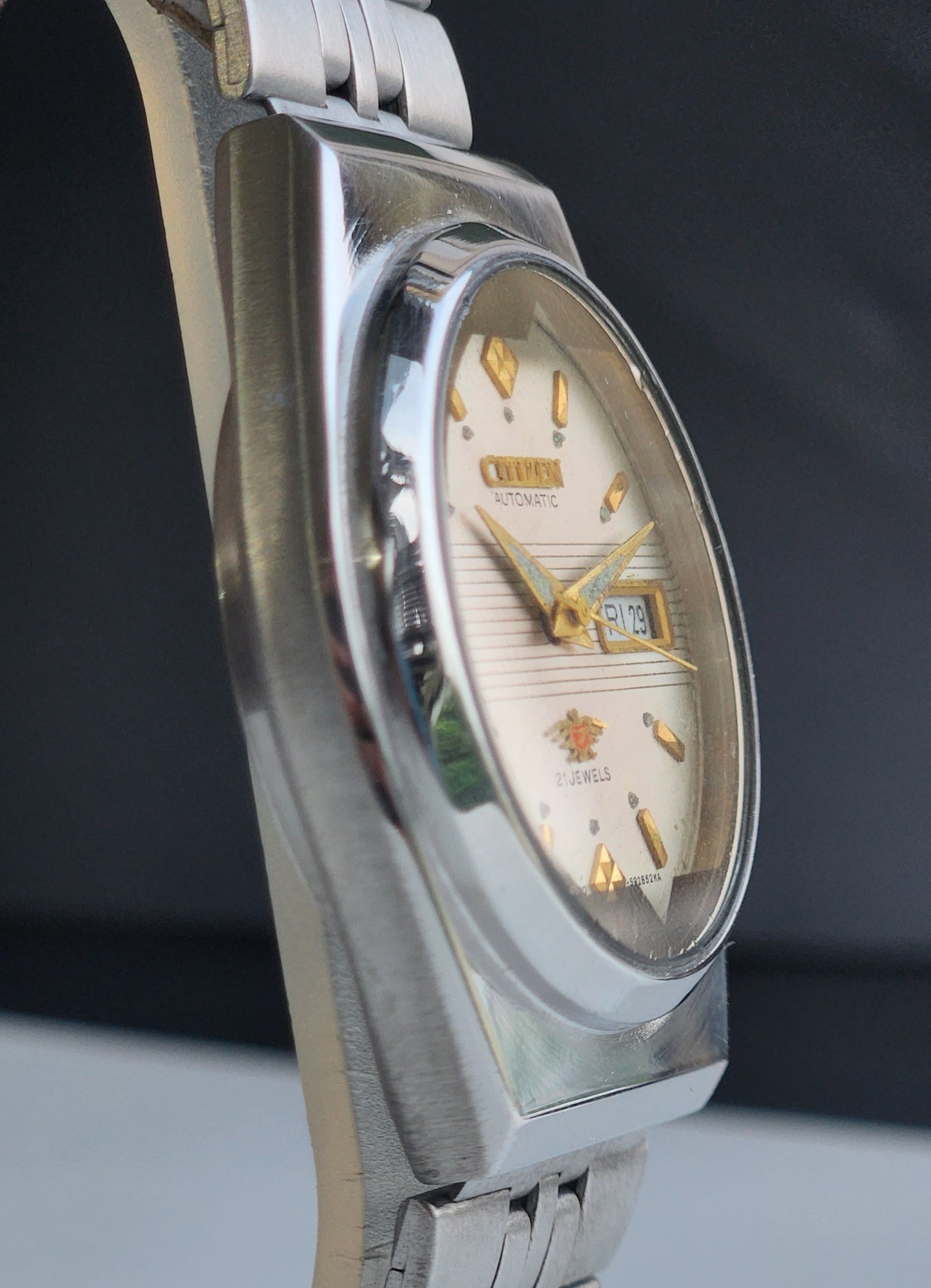 Vintage 1977 Original Citizen Automatic 8200 Off White Face 21 Jewels Day-Date Japanese Men's Wrist Watch EA04