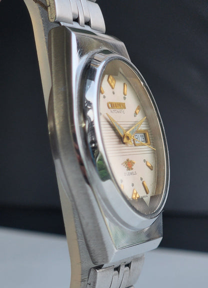 Vintage 1977 Original Citizen Automatic 8200 Off White Face 21 Jewels Day-Date Japanese Men's Wrist Watch EA04