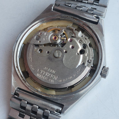 Vintage 1983 Original Citizen Automatic 8200 White Face 21 Jewels Day-Date Japanese Men's Wrist Watch EA05