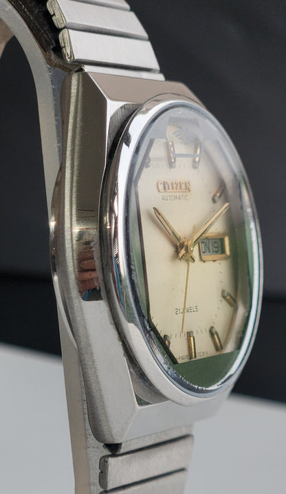 Vintage 1979 Original Citizen Automatic 8200 Cream Face 21 Jewels Day-Date Japanese Men's Wrist Watch EA11