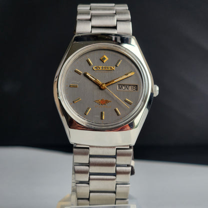 Vintage 1982 Original Citizen Automatic 8200 Grey Face 21 Jewels Day-Date Japanese Men's Wrist Watch EA23