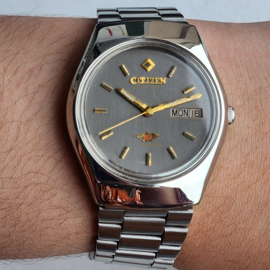 Vintage 1982 Original Citizen Automatic 8200 Grey Face 21 Jewels Day-Date Japanese Men's Wrist Watch EA23