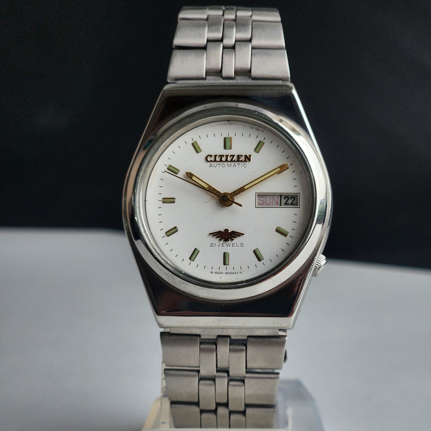 Vintage 1991 Original Citizen Automatic 8200 White Face 21 Jewels Day-Date Japanese Men's Wrist Watch EA32