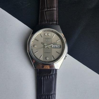 Vintage 1992 Original Seiko 5 Automatic 6309-720B Grey Face 17 Jewels Brown Leather Strap Day-Date Japanese Men's Wrist Watch EG198