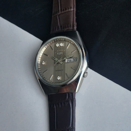 Vintage 1992 Original Seiko 5 Automatic 6309-720B Grey Face 17 Jewels Brown Leather Strap Day-Date Japanese Men's Wrist Watch EG198