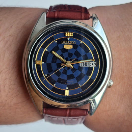 Vintage 1989 Original Seiko 5 Automatic 7009-3040 Blue Face 17 Jewels Tan Leather Strap Day-Date Japanese Men's Wrist Watch EG199