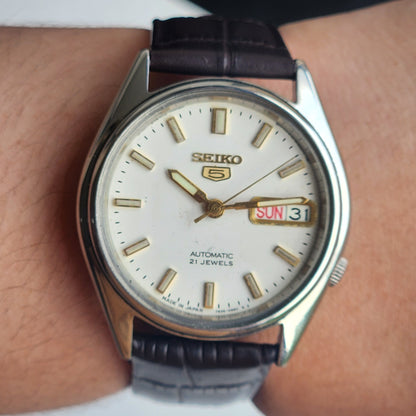 Vintage 1989 Original Seiko 5 Automatic 7S26-0070 White Face 21 Jewels Brown Leather Strap Day-Date Japanese Men's Wrist Watch EG203