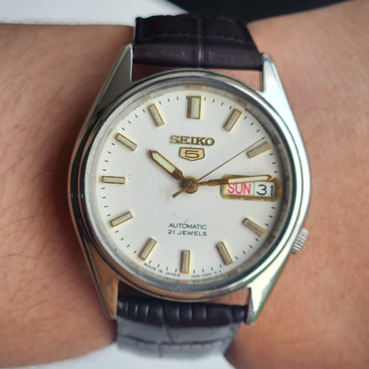 Vintage 1989 Original Seiko 5 Automatic 7S26-0070 White Face 21 Jewels Brown Leather Strap Day-Date Japanese Men's Wrist Watch EG203