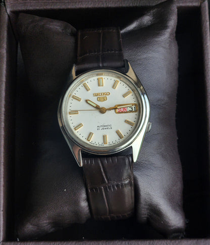 Vintage 1989 Original Seiko 5 Automatic 7S26-0070 White Face 21 Jewels Brown Leather Strap Day-Date Japanese Men's Wrist Watch EG203