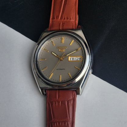 Vintage 1997 Original Seiko 5 Automatic 7S26-8760 Grey Face 21 Jewels Tan Leather Strap Day-Date Japanese Men's Wrist Watch EG204