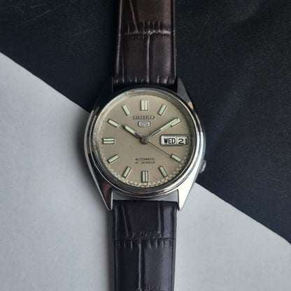 Vintage 1985 Original Seiko 5 Automatic 7S26-6000 Grey Face 21 Jewels Brown Leather Strap Day-Date Japanese Men's Wrist Watch EG205