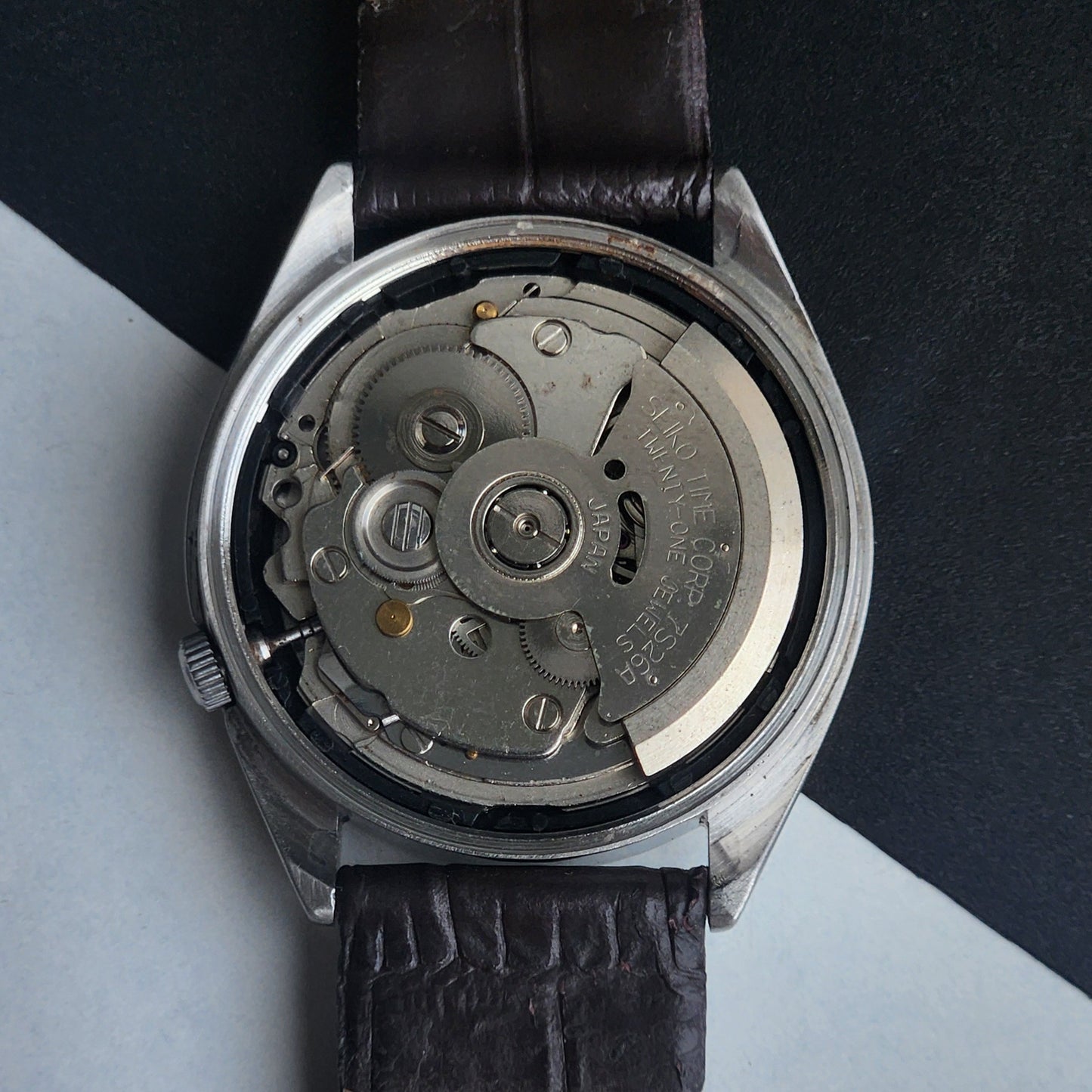 Vintage 1985 Original Seiko 5 Automatic 7S26-6000 Grey Face 21 Jewels Brown Leather Strap Day-Date Japanese Men's Wrist Watch EG205