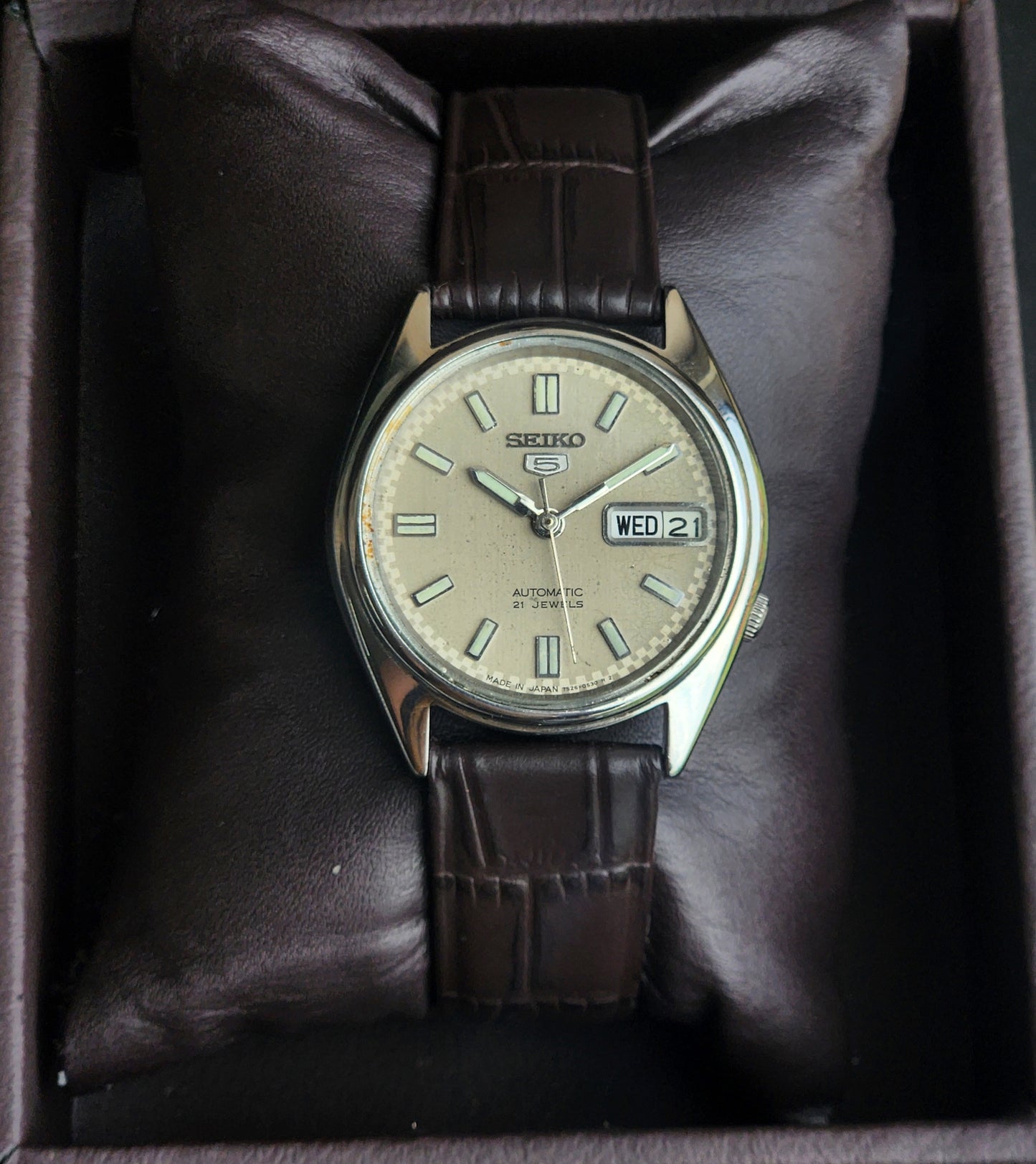 Vintage 1985 Original Seiko 5 Automatic 7S26-6000 Grey Face 21 Jewels Brown Leather Strap Day-Date Japanese Men's Wrist Watch EG205
