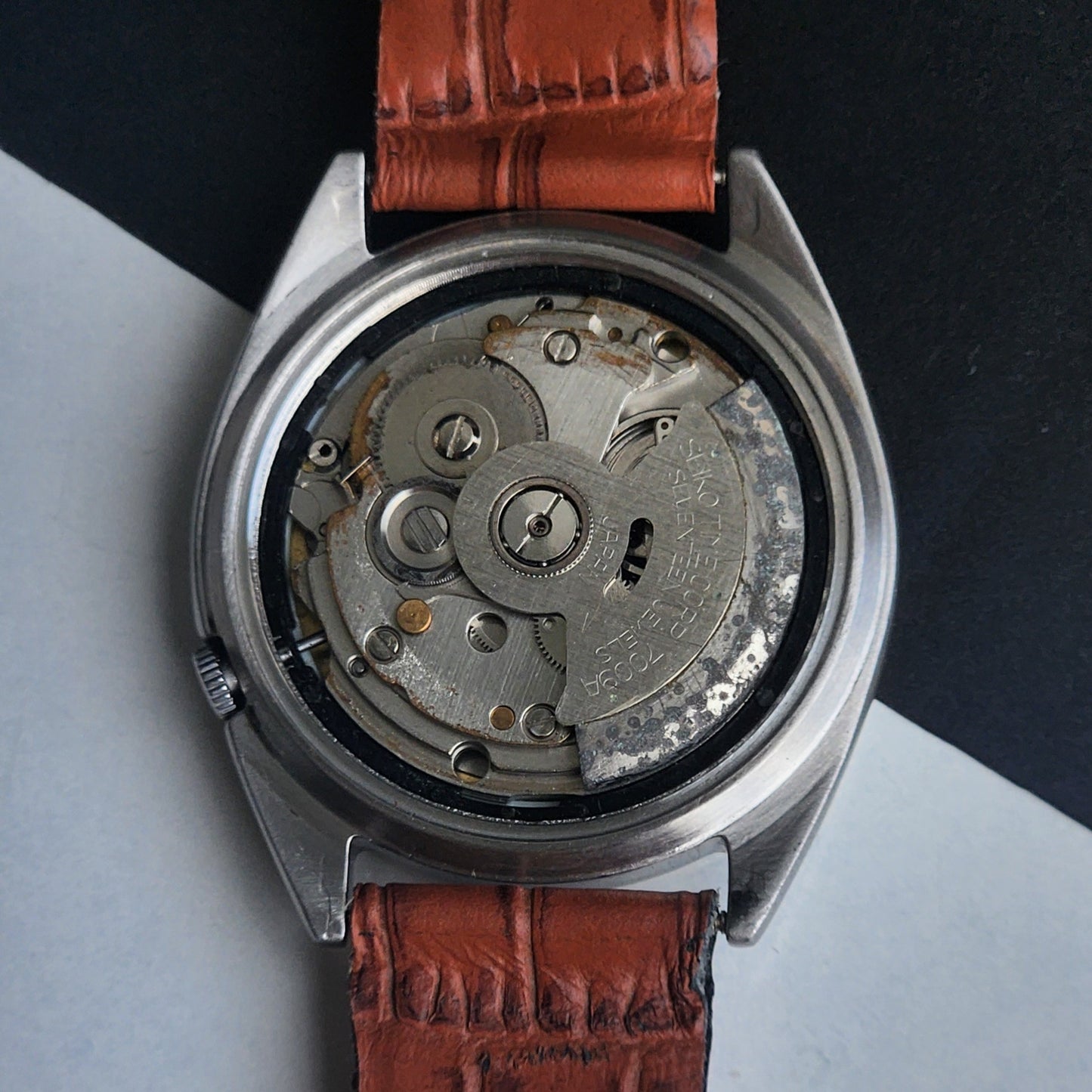 Vintage 1979 Original Seiko 5 Automatic 7S26-3040 Golden Face 21 Jewels Croco Tan Leather Strap Day-Date Japanese Men's Wrist Watch EG206
