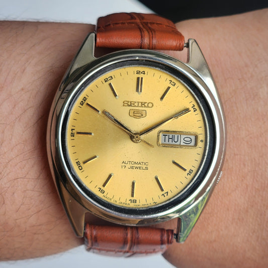 Vintage 1979 Original Seiko 5 Automatic 7S26-3040 Golden Face 21 Jewels Croco Tan Leather Strap Day-Date Japanese Men's Wrist Watch EG206