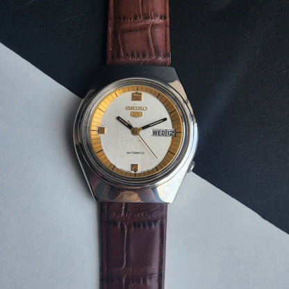 Vintage 1980 Original Seiko 5 Automatic 6309-8500 White Face 17 Jewels Croco Tan Leather Strap Day-Date Japanese Men's Wrist Watch EG207