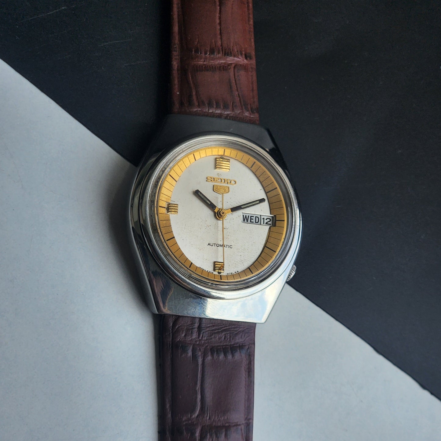 Vintage 1980 Original Seiko 5 Automatic 6309-8500 White Face 17 Jewels Croco Tan Leather Strap Day-Date Japanese Men's Wrist Watch EG207
