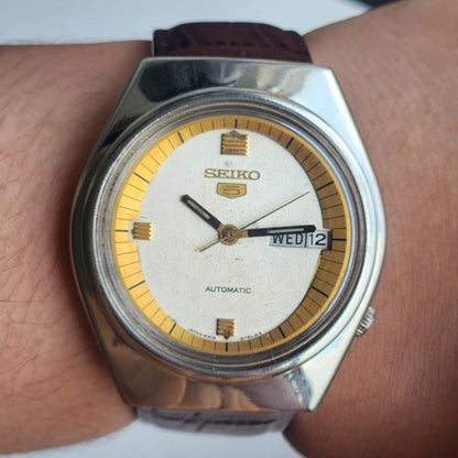 Vintage 1980 Original Seiko 5 Automatic 6309-8500 White Face 17 Jewels Croco Tan Leather Strap Day-Date Japanese Men's Wrist Watch EG207