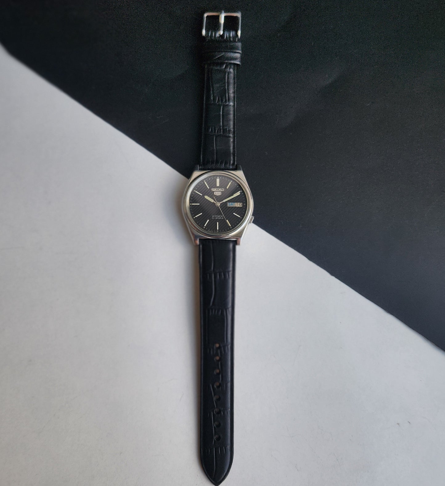 Vintage 1984 Original Seiko 5 Automatic 7019-8180 Black Face 17 Jewels Black Leather Strap Day-Date Japanese Men's Wrist Watch EG213