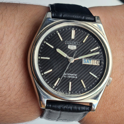 Vintage 1984 Original Seiko 5 Automatic 7019-8180 Black Face 17 Jewels Black Leather Strap Day-Date Japanese Men's Wrist Watch EG213