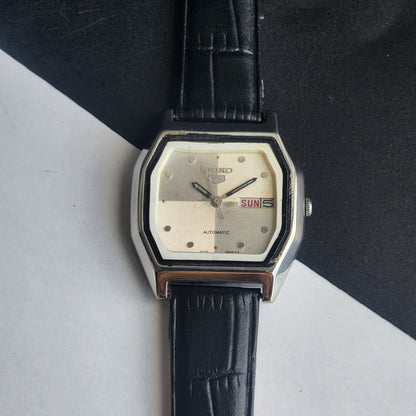 Vintage 1991 Original Seiko 5 Automatic 6309-523A Silver Face 17 Jewels Black Leather Strap Day-Date Japanese Men's Wrist Watch EG215
